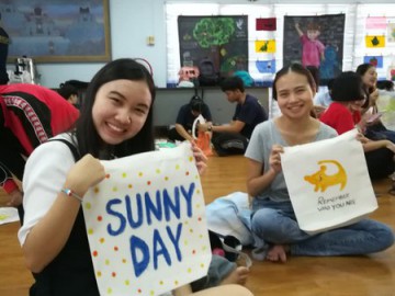 อาสาสมัครลงลายกระเป๋าผ้า เพื่อพัฒนาเด็กด้อยโอกาส  21 ก.ย. 62 Painting Bag Volunteer to Support Child Development Center in Thailand Sep, 21, 19